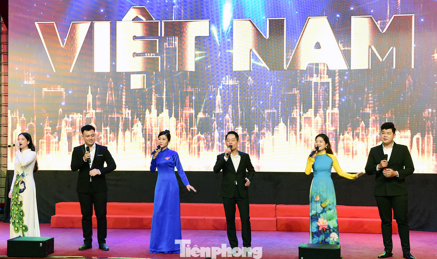 Tiết mục đặc biệt trong lễ tuyên dương thanh niên tiên tiến làm theo lời Bác năm 2023. Ảnh: Xuân Tùng