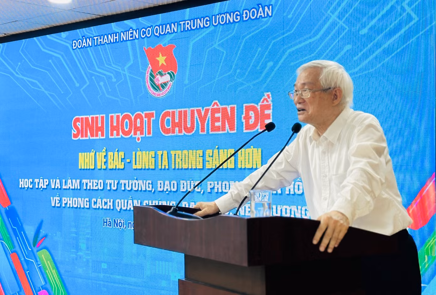 GS.TS Mạch Quang Thắng trao đổi tại buổi sinh hoạt chuyên đề "Nhớ về Bác - Lòng ta trong sáng hơn". Ảnh: Xuân Tùng GS.TS Mạch Quang Thắng trao đổi tại buổi sinh hoạt chuyên đề "Nhớ về Bác - Lòng ta trong sáng hơn". Ảnh: Xuân Tùng