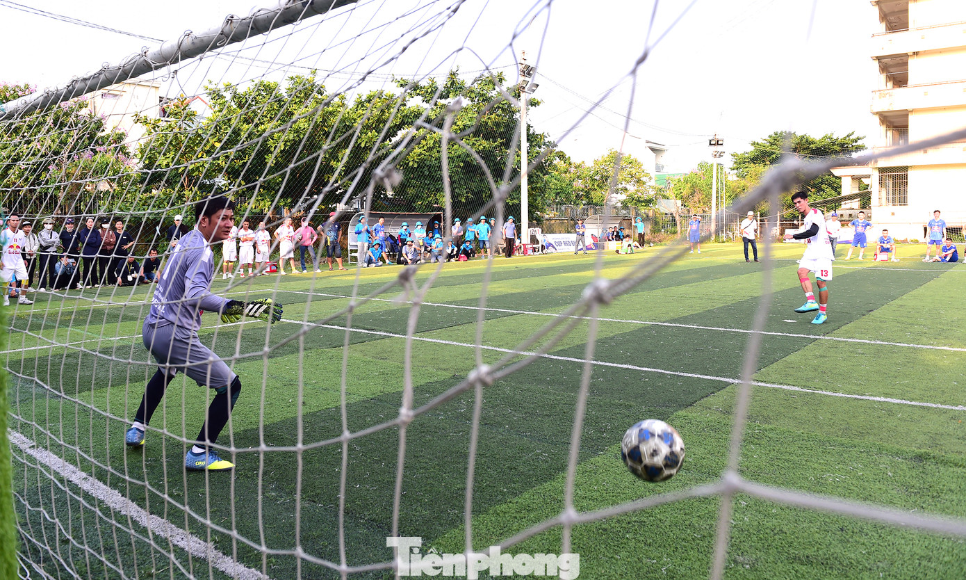 Trong hai ngày diễn ra giải đấu (20 - 21/5), các đội bóng đã cống hiến nhiều trận đấu gay cấn với nhiều pha bóng đẹp mắt.