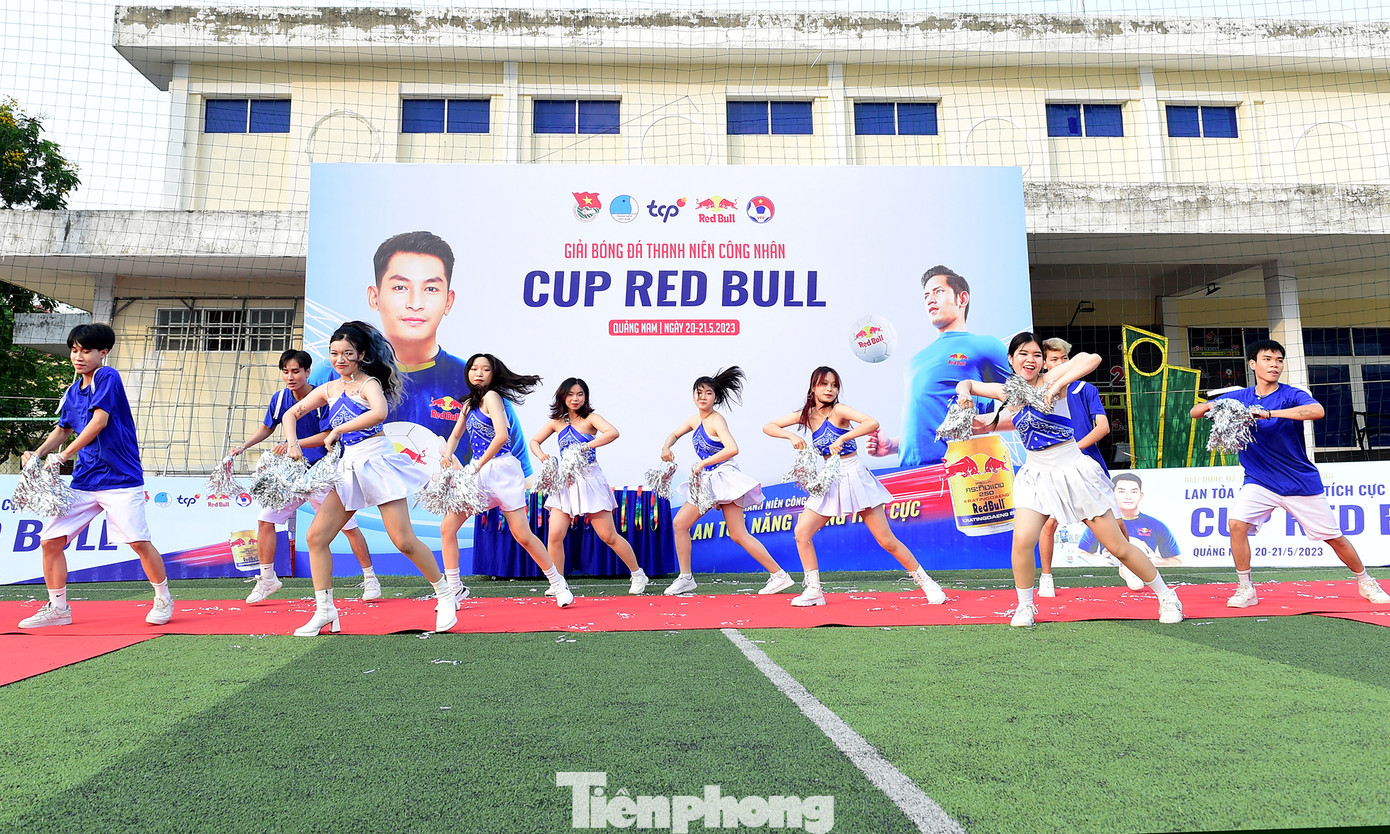 Trong khuôn khổ Ngày hội "Thanh niên công nhân - Lan tỏa năng lượng tích cực" năm 2023 khu vực Duyên hải Nam Trung bộ và Tây Nguyên do Trung ương Hội LHTN Việt Nam phối hợp Công ty TNHH TCP Việt Nam tổ chức, Giải bóng đá Thanh niên công nhân Cup Red Bull khởi tranh với sự tham dự 16 đội bóng.