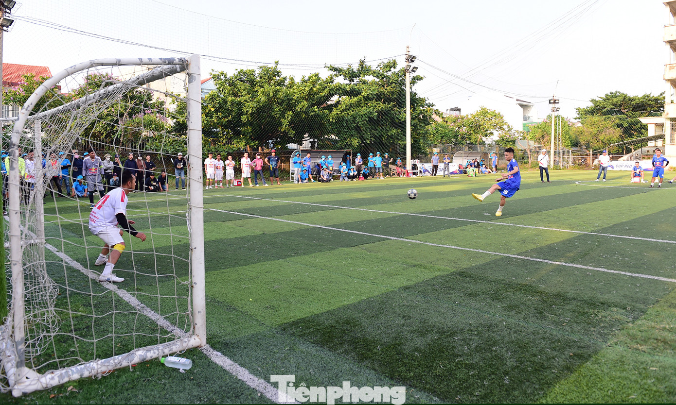 Trong hai ngày diễn ra giải đấu (20 - 21/5), các đội bóng đã cống hiến nhiều trận đấu gay cấn với nhiều pha bóng đẹp mắt.