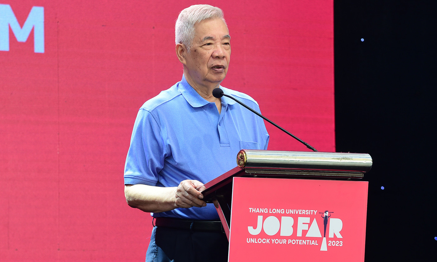 Quyền Hiệu trưởng ĐH Thăng Long Nguyễn Hữu Đăng phát biểu khai mạc Ngày hội việc làm 2023. Ảnh: Xuân Tùng