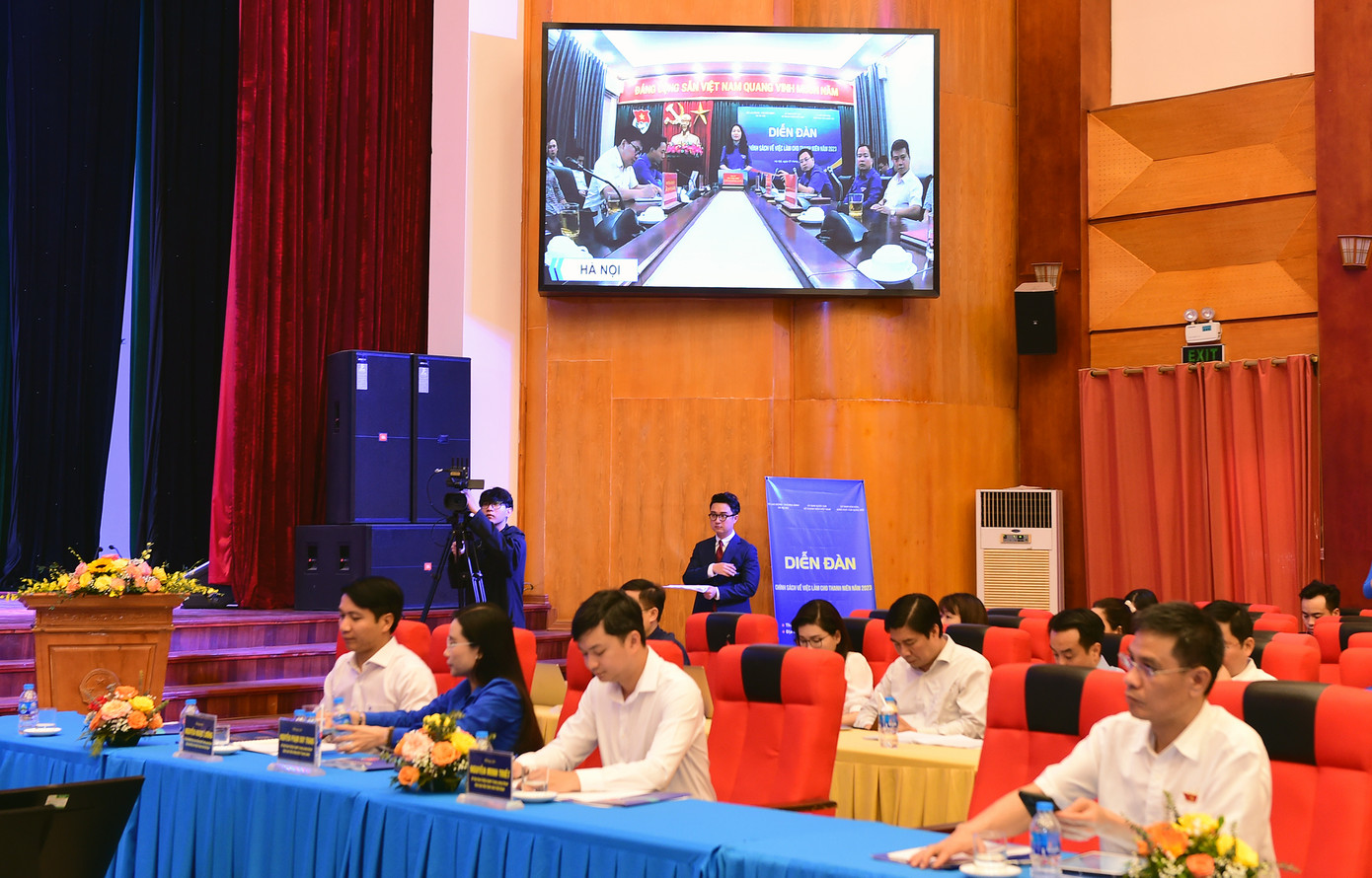 Ban Tổ chức đã tổng hợp được 38 bài tham luận của đại diện UBND các tỉnh, thành phố trực thuộc Trung ương, các Sở, ngành, tỉnh, thành Đoàn, các Trung tâm giới thiệu việc làm thanh niên do Đoàn Thanh niên quản lý và Trung tâm giới thiệu việc làm thanh niên do Ngành lao động quản lý, các chuyên gia, nhà khoa học, cùng hàng ngàn câu hỏi của thanh niên gửi về. Tại Diễn đàn, các đồng chí thường trực các tỉnh, thành Đoàn là Cụm trưởng các cụm thi đua của T.Ư Đoàn tổng hợp các câu hỏi, các vấn đề thanh niên quan tâm về chính sách việc làm gửi về Ban Tổ chức. Đồng thời, đoàn viên thanh niên tham dự Diễn đàn đã đặt câu hỏi trực tiếp về những vấn đề liên quan đến chính sách việc làm.