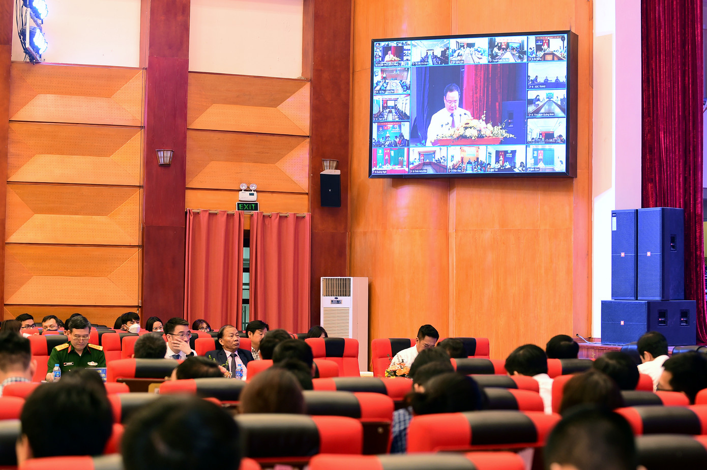 Diễn đàn diễn ra tại Hội trường Học viện Thanh thiếu niên Việt Nam (Hà Nội) và kết nối trực tuyến với 67 điểm cầu tại trụ sở các Tỉnh, Thành Đoàn, Đoàn trực thuộc. Tại điểm cầu trực tuyến ở 67 Tỉnh, Thành Đoàn, Đoàn trực thuộc, có đại diện lãnh đạo Sở LĐTB&amp;XH, Sở Nội vụ, Ban Thường vụ Tỉnh, Thành Đoàn, Trung tâm giới thiệu việc làm do Đoàn Thanh niên và Ngành LĐTB&amp;XH quản lý; đoàn viên, thanh niên.