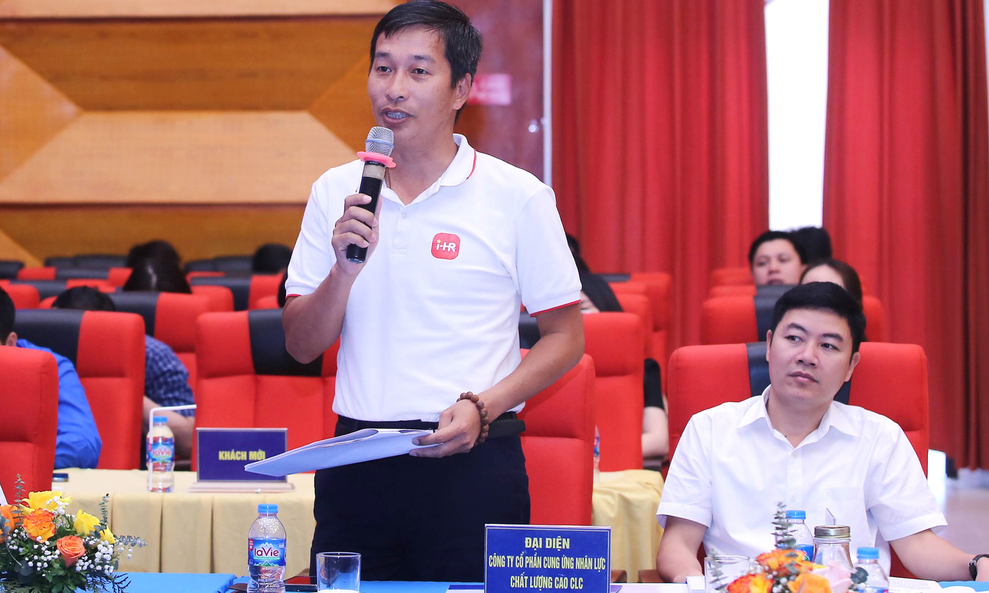 Ban Tổ chức đã tổng hợp được 38 bài tham luận của đại diện UBND các tỉnh, thành phố trực thuộc Trung ương, các Sở, ngành, tỉnh, thành Đoàn, các Trung tâm giới thiệu việc làm thanh niên do Đoàn Thanh niên quản lý và Trung tâm giới thiệu việc làm thanh niên do Ngành lao động quản lý, các chuyên gia, nhà khoa học, cùng hàng ngàn câu hỏi của thanh niên gửi về. Tại Diễn đàn, các đồng chí thường trực các tỉnh, thành Đoàn là Cụm trưởng các cụm thi đua của T.Ư Đoàn tổng hợp các câu hỏi, các vấn đề thanh niên quan tâm về chính sách việc làm gửi về Ban Tổ chức. Đồng thời, đoàn viên thanh niên tham dự Diễn đàn đã đặt câu hỏi trực tiếp về những vấn đề liên quan đến chính sách việc làm.