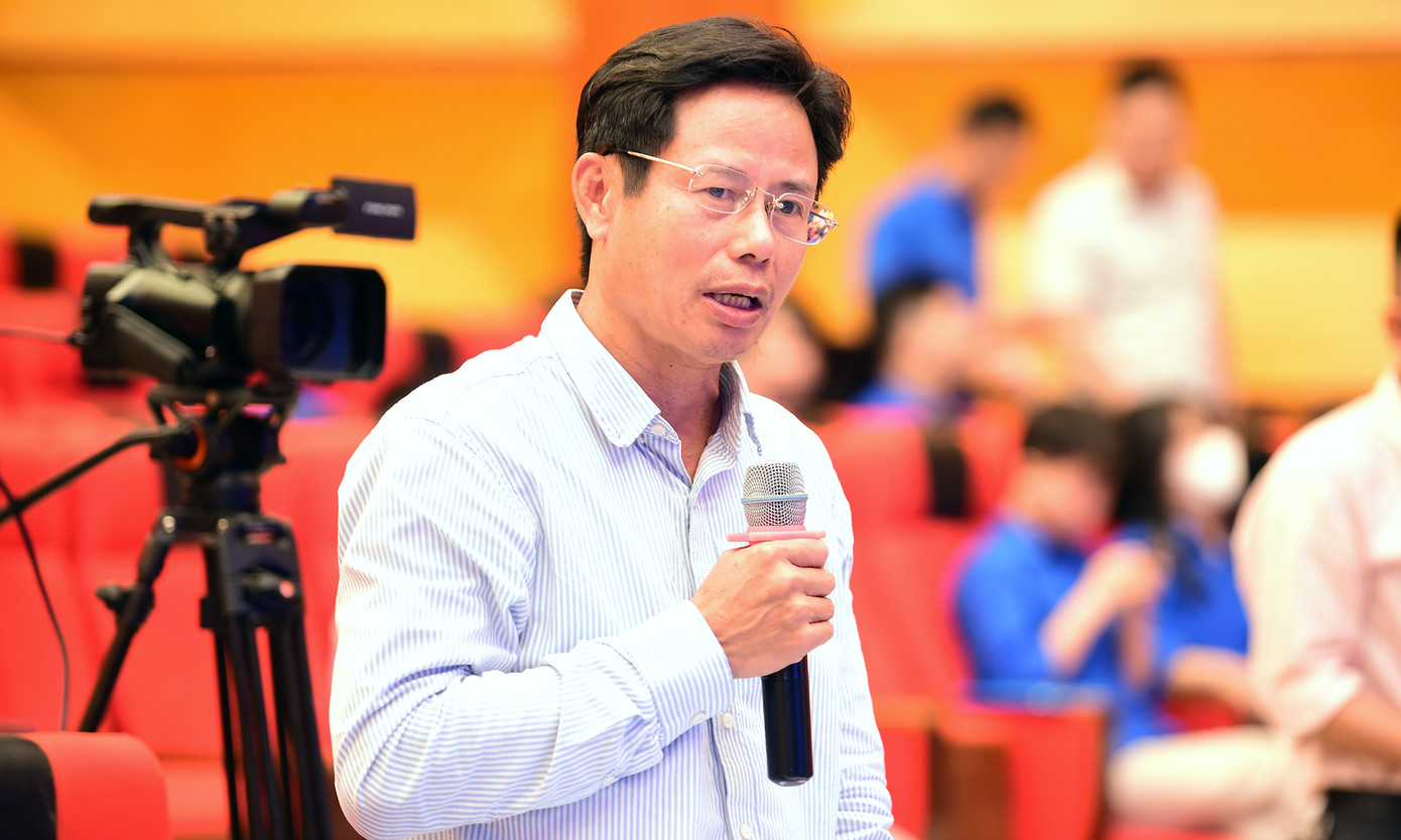 Các chuyên gia đã trao đổi làm rõ nhiều nhóm vấn đề được đoàn viên thanh niên quan tâm gửi tới Diễn đàn. Trong đó, có các vấn đề như: Chính sách hỗ trợ thanh niên bị giảm việc, mất việc, ngừng việc trong bối cảnh sau đại dịch COVID-19; xu hướng việc làm cho thanh niên hiện nay; chính sách tín dụng ưu đãi hỗ trợ thanh niên lập nghiệp, khởi nghiệp; chính sách quản lý việc làm thêm của sinh viên; chính sách thu hút thanh niên tham gia các chương trình, dự án phát triển kinh tế - xã hội ở vùng sâu vùng xa, vùng khó khăn; đào tạo nghề và giải quyết việc làm cho bộ đội xuất ngũ...