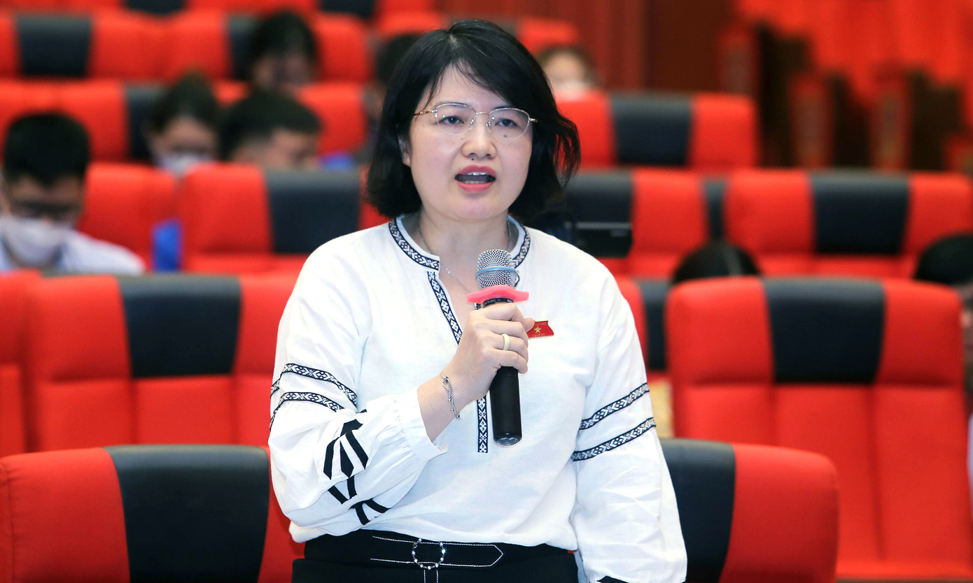 Các chuyên gia đã trao đổi làm rõ nhiều nhóm vấn đề được đoàn viên thanh niên quan tâm gửi tới Diễn đàn. Trong đó, có các vấn đề như: Chính sách hỗ trợ thanh niên bị giảm việc, mất việc, ngừng việc trong bối cảnh sau đại dịch COVID-19; xu hướng việc làm cho thanh niên hiện nay; chính sách tín dụng ưu đãi hỗ trợ thanh niên lập nghiệp, khởi nghiệp; chính sách quản lý việc làm thêm của sinh viên; chính sách thu hút thanh niên tham gia các chương trình, dự án phát triển kinh tế - xã hội ở vùng sâu vùng xa, vùng khó khăn; đào tạo nghề và giải quyết việc làm cho bộ đội xuất ngũ...