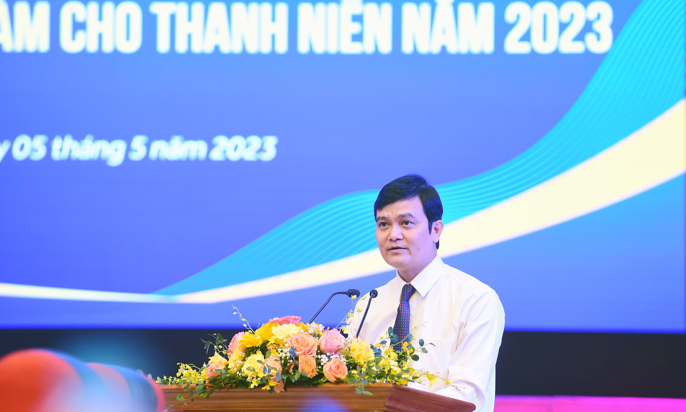 Phát biểu kết luận Diễn đàn, Bí thư thứ nhất T.Ư Đoàn Bùi Quang Huy nhấn mạnh, giải quyết việc làm cho người lao động nói chung và thanh niên nói riêng là một trong những mục tiêu hàng đầu của Việt Nam trong quá trình phát triển kinh tế - xã hội và bảo đảm vấn đề an sinh xã hội. “Có thể nói, lực lượng lao động là thanh niên luôn giữ vị trí to lớn trong các hoạt động sản xuất, đóng góp tích cực vào phát triển kinh tế của đất nước. Chính vì vậy, Nhà nước ngày càng hoàn thiện các chính sách về việc làm cho thanh niên…”, anh Huy nói. Ngay sau Diễn đàn, Ban Tổ chức sẽ tổng hợp đầy đủ các vấn đề, các câu hỏi và kiến nghị chính đáng của thanh niên gửi đến các Bộ, ngành giải quyết theo thẩm quyền và quy định của pháp luật.