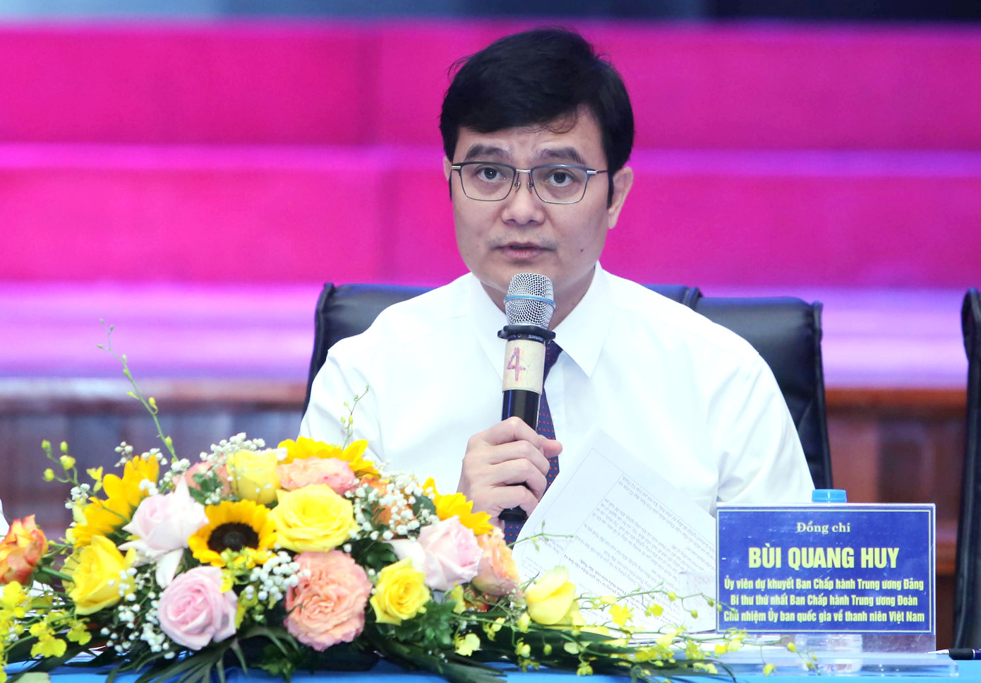 Anh Bùi Quang Huy, Bí thư thứ nhất T.Ư Đoàn, Chủ nhiệm UBQG về Thanh niên Việt Nam trao đổi, chia sẻ tại Diễn đàn