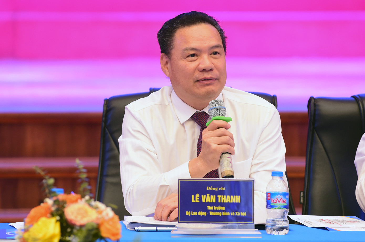 Ông Lê Văn Thanh, Thứ trưởng Bộ LĐ-TB&amp;XH trao đổi, chia sẻ tại Diễn đàn.