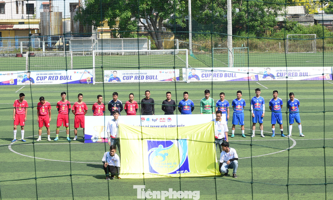 Vượt qua các trận đấu vòng loại, bán kết, hai đội Fashion Garments FC và Draexlmaier FC lọt vào trận chung kết.