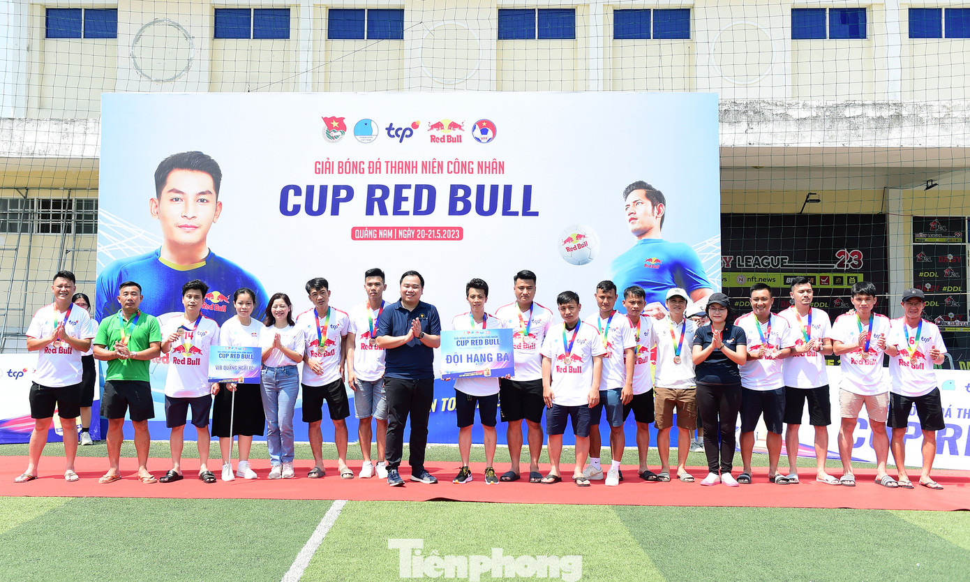 Ban Tổ chức trao giải Ba thuộc về VIB Quảng Ngãi FC.