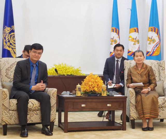 Anh Bùi Quang Huy và bà Samdech Men Sam An tại buổi gặp. Ảnh: An Nguyễn Anh Bùi Quang Huy và bà Samdech Men Sam An tại buổi gặp. Ảnh: An Nguyễn