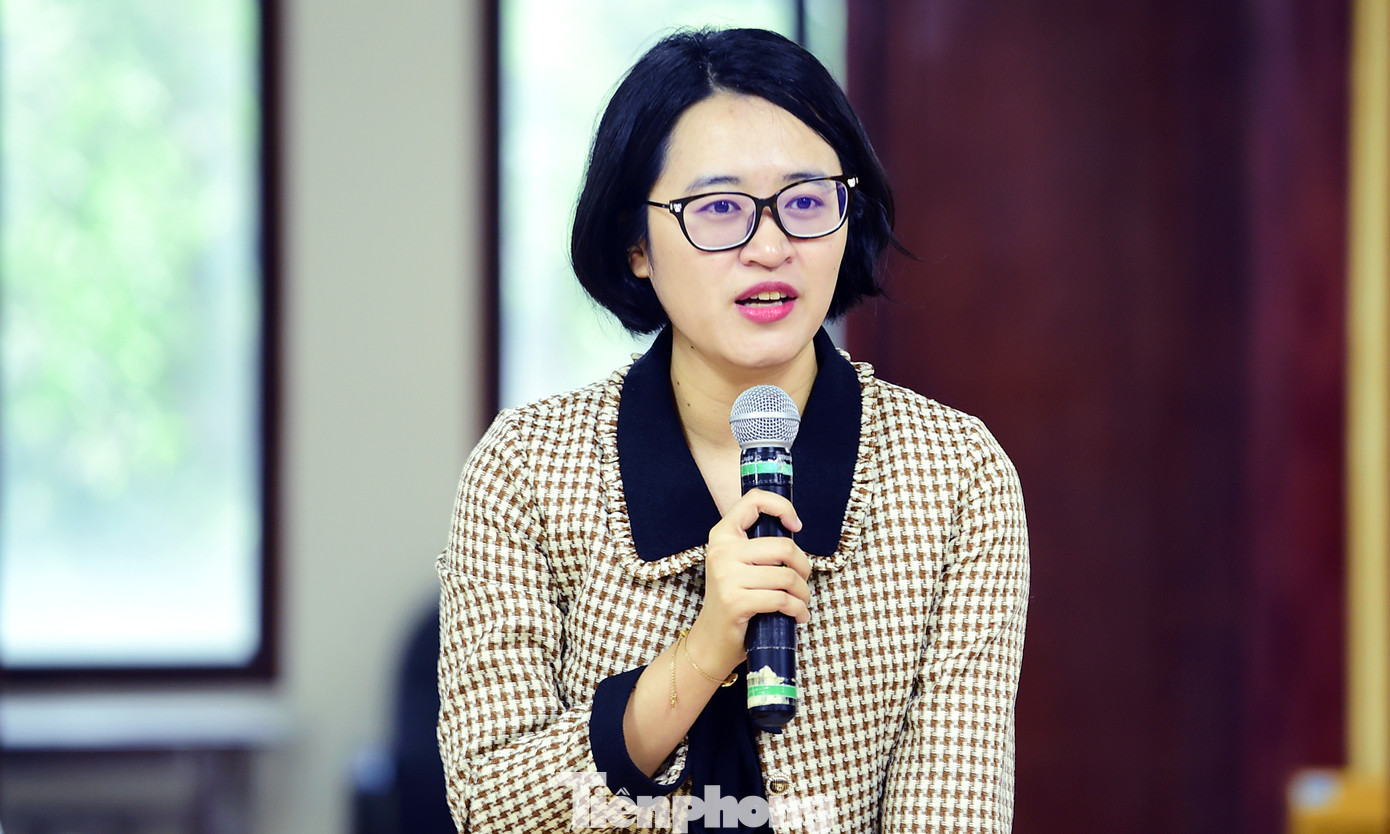 PGS.TS. Bác sỹ Đào Việt Hằng trao đổi tại buổi họp báo. Ảnh: Xuân Tùng