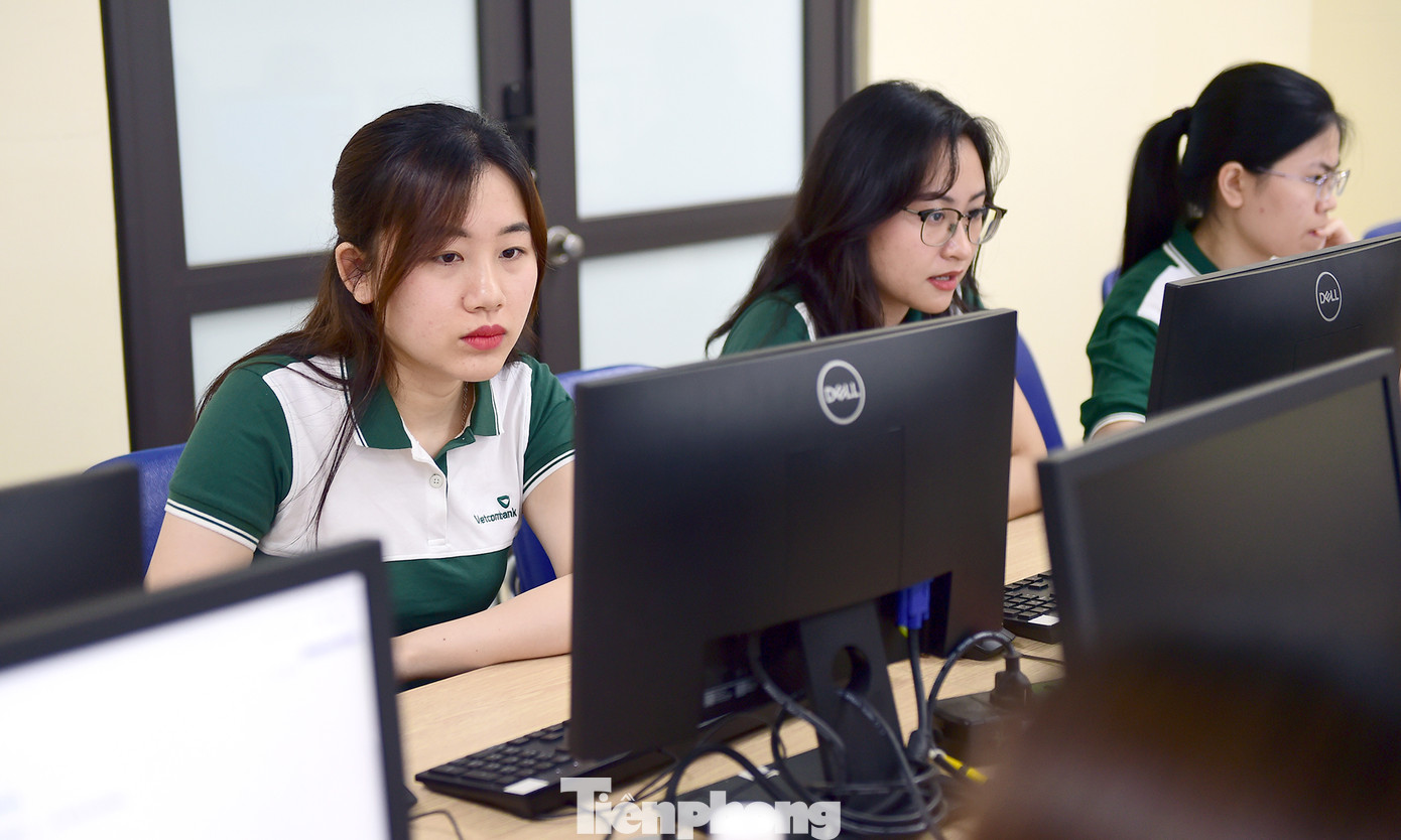 Các thí sinh tham gia thi hưởng ứng. Ảnh: Xuân Tùng