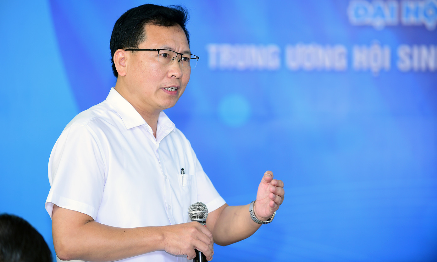 Cùng trao đổi tại chương trình đối thoại có, ông Trần Văn Đạt, Quyền Vụ trưởng Vụ Giáo dục, Chính trị và Công tác học sinh sinh viên, Bộ GD&amp;ĐT. Ảnh: Xuân Tùng