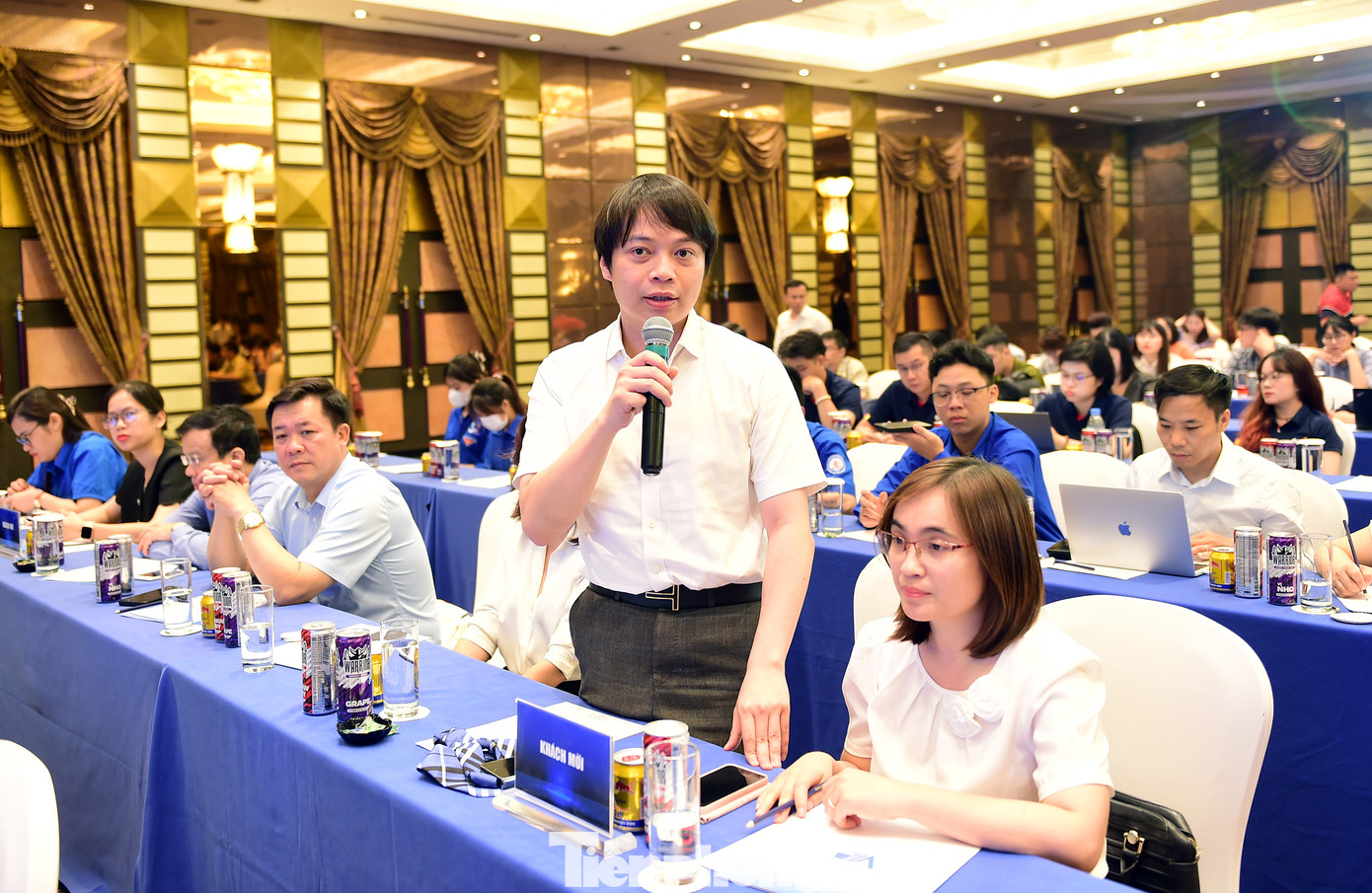 Tại chương trình, anh Nguyễn Hữu Tú, Phó Chủ tịch thường trực kiêm Tổng thư ký T.Ư Hội Thầy thuốc trẻ Việt Nam thông tin thêm về hoạt động khám, tư vấn chăm sóc sức khỏe thanh niên công nhân trong ngày hội. Theo anh Tú, thông qua việc khảo sát thông qua tổ chức Đoàn, Hội ở các khu chế xuất, khu công nghiệp, chương trình đã định hướng các chuyên khoa để khám và các loại thuốc cơ bản. Mỗi chương trình khám chữa bệnh sẽ có các bác sĩ chuyên khoa, cũng như một số thiết bị siêu âm, điện tim, xét nghiệm máu... Tại chương trình, anh Nguyễn Hữu Tú, Phó Chủ tịch thường trực kiêm Tổng thư ký T.Ư Hội Thầy thuốc trẻ Việt Nam thông tin thêm về hoạt động khám, tư vấn chăm sóc sức khỏe thanh niên công nhân trong ngày hội. Theo anh Tú, thông qua việc khảo sát thông qua tổ chức Đoàn, Hội ở các khu chế xuất, khu công nghiệp, chương trình đã định hướng các chuyên khoa để khám và các loại thuốc cơ bản. Mỗi chương trình khám chữa bệnh sẽ có các bác sĩ chuyên khoa, cũng như một số thiết bị siêu âm, điện tim, xét nghiệm máu...