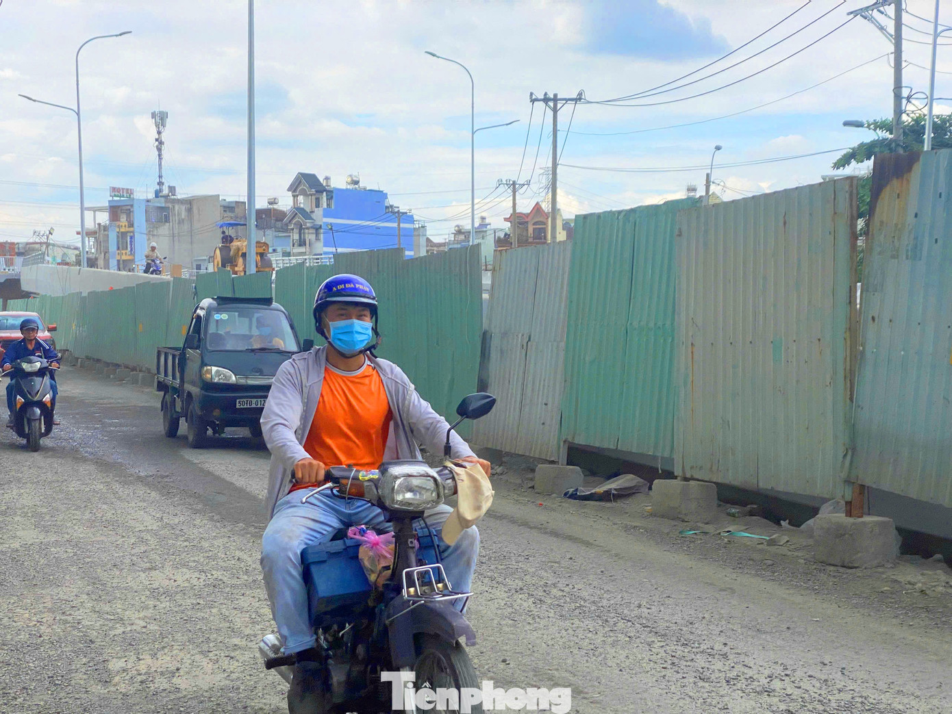 Người dân địa phương mong mỏi dự án cầu Tân Kỳ Tân Quý sớm thông xe để giải quyết tình trạng ùn tắc giao thông qua khu vực này.