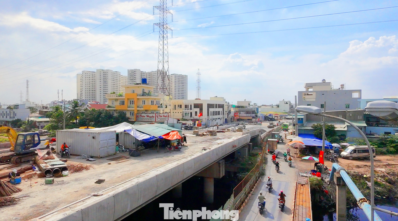 Cuối tháng 10/2023, quận Bình Tân đã bàn giao toàn bộ mặt bằng cho Ban Quản lý dự án đầu tư xây dựng các công trình giao thông TPHCM (chủ đầu tư) để tiếp tục triển khai dự án. Ngày 7/11/2024, phần ngầm hóa lưới điện bị ảnh hưởng bởi dự án đã được hoàn thiện, các đơn vị thi công đã có đầy đủ mặt bằng để thực hiện dự án.
