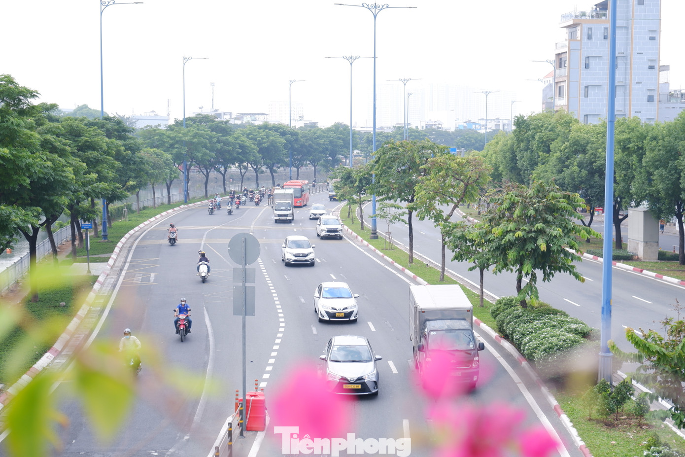 Hình ảnh tại đường Võ Văn Kiệt (đoạn qua quận 5, TPHCM).