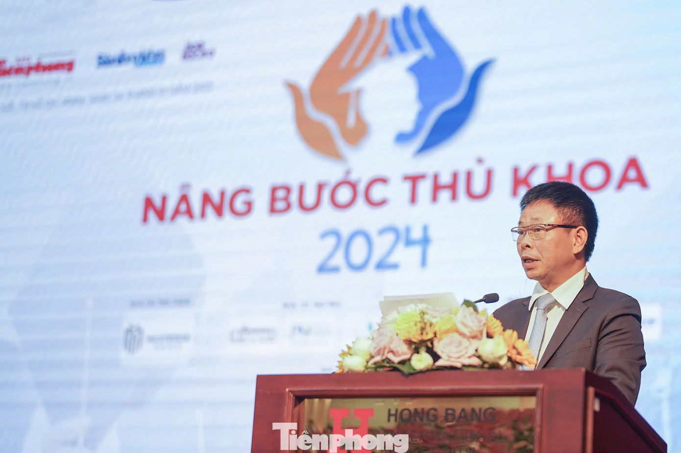 Nhà báo Phùng Công Sưởng - Tổng biên tập báo Tiền Phong, Giám đốc Quỹ Hỗ trợ Tài năng Trẻ Việt Nam, Trưởng Ban tổ chức chương trình. Ảnh: Phạm Nguyễn.