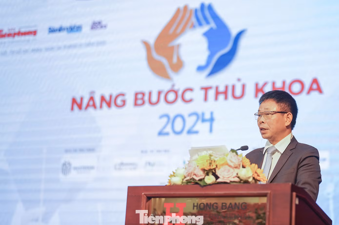Nhà báo Phùng Công Sưởng - Tổng biên tập báo Tiền Phong, Giám đốc Quỹ Hỗ trợ Tài năng Trẻ Việt Nam, Trưởng Ban tổ chức chương trình. Ảnh: Phạm Nguyễn.