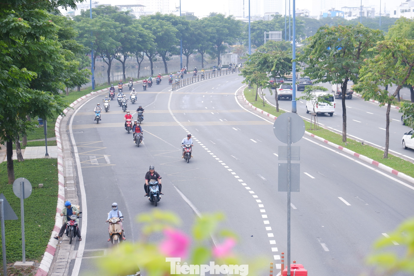 Hình ảnh tại đường Võ Văn Kiệt (đoạn qua quận 5, TPHCM).