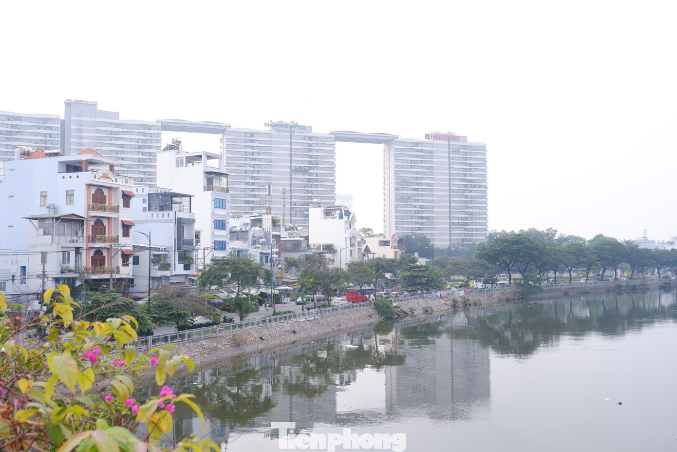 “Độ ẩm giảm, chất lượng không khí giảm, trời se lạnh về đêm và sáng sớm có khả năng ảnh hưởng tới sức khỏe con người”- Đài Khí tượng Thủy văn khu vực Nam bộ đưa ra khuyến cáo.