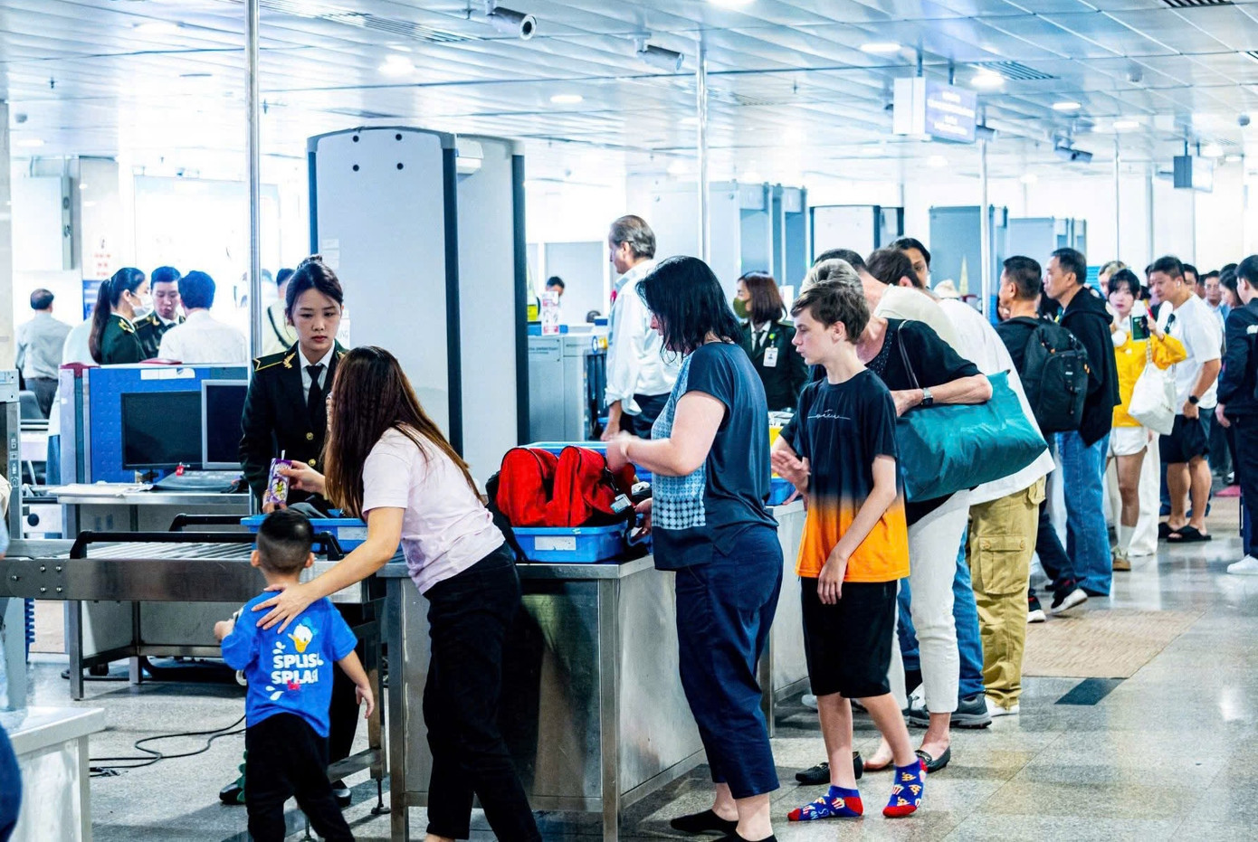 Khu vực soi chiếu hành lý thông thoáng trong ngày nghỉ Tết dương lịch.