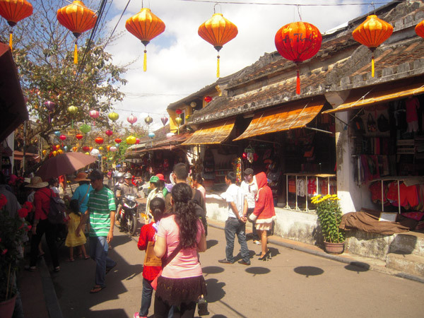 Khách tham quan Hội An ngày Tết. Khách tham quan Hội An ngày Tết