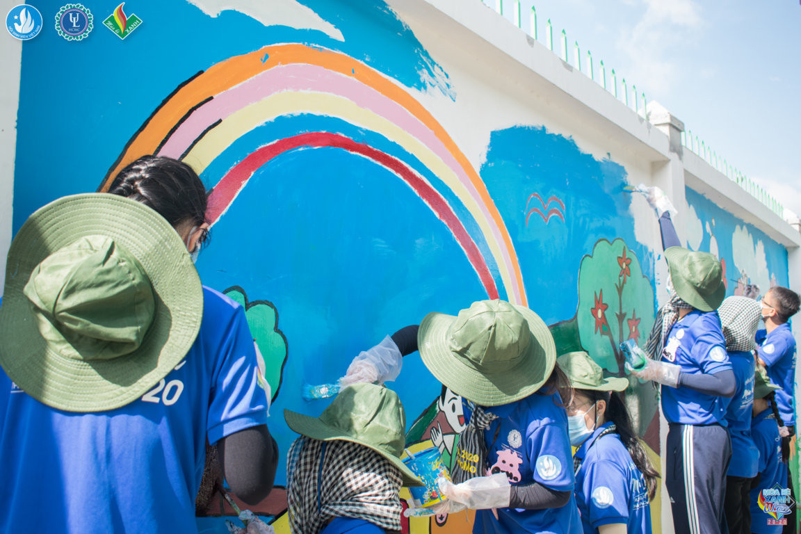 Sinh viên trường ĐH Luật TP. HCM gieo mầm yêu thương “Mùa Hè Xanh” ảnh 5