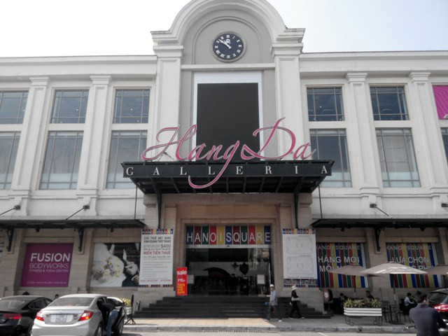 Mặc dù nằm ở vị trí đắc địa, trong lòng phố cổ thuộc phường Cửa Đông, quận Hoàn Kiếm, Hà Nội nhưng TTTM Hàng Da cũng đang trong tình trạng ế ẩm, thương buôn lao đao