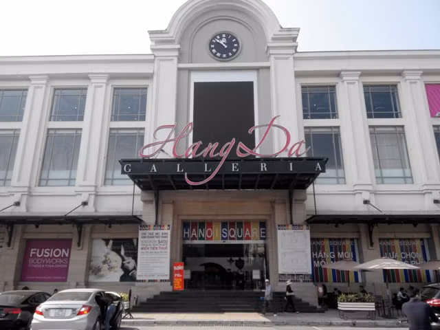 Mặc dù nằm ở vị trí đắc địa, trong lòng phố cổ thuộc phường Cửa Đông, quận Hoàn Kiếm, Hà Nội nhưng TTTM Hàng Da cũng đang trong tình trạng ế ẩm, thương buôn lao đao