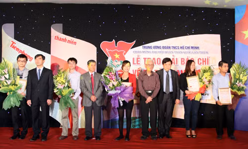 Ba giải nhất thuộc về tác giả Lê Ngọc Sơn - Tuấn Anh với loạt bài bảy kỳ 