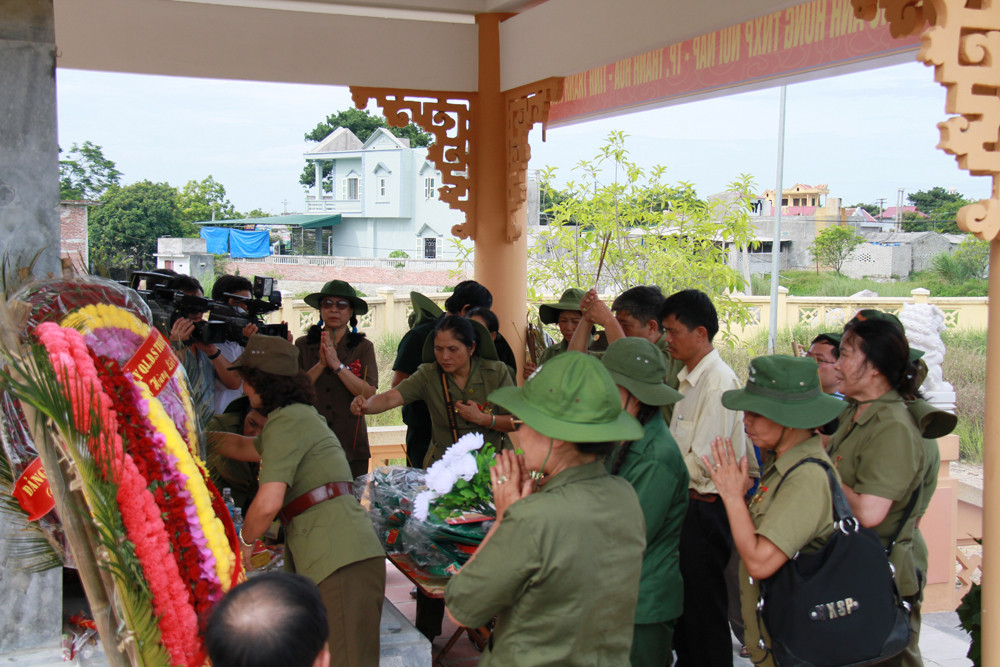 Lễ cầu siêu, tưởng niệm những thanh niên xung phong hy sinh tại Núi Nấp. Ảnh: Trường Phong. 