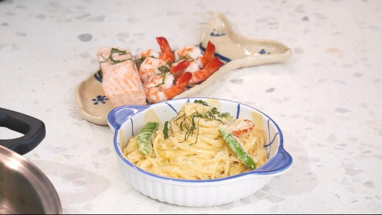 Món ăn dành cho trẻ biếng ăn trong tập phát sóng lần này của “Cuộc chiến Ẩm thực” mang tên “Mỳ Ý sốt kem chanh dây kèm cá hồi và tôm”. Món ăn dành cho trẻ biếng ăn trong tập phát sóng lần này của “Cuộc chiến Ẩm thực” mang tên “Mỳ Ý sốt kem chanh dây kèm cá hồi và tôm”.