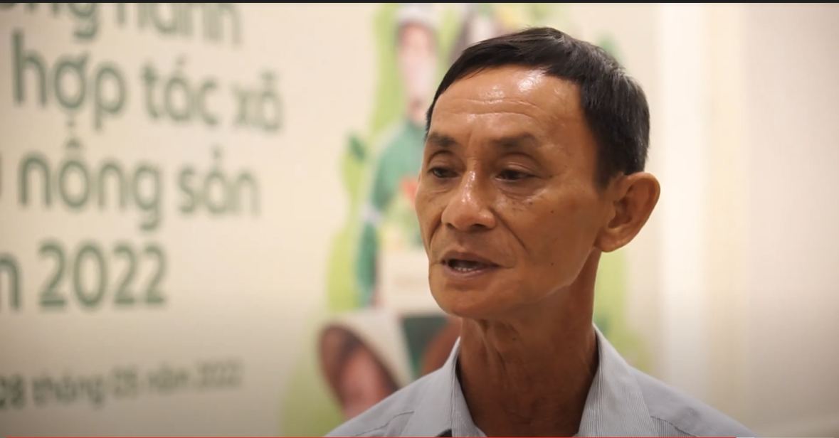 Ông Phạm Văn Lơ, HTX Nhãn Nhơn Nghĩa (Cần Thơ) chia sẻ, người nông dân cần được hướng dẫn và hỗ trợ để dần làm quen với nền tảng công nghệ và thành thạo đưa sản phẩm lên các kênh giao thương trực tuyến Ông Phạm Văn Lơ, HTX Nhãn Nhơn Nghĩa (Cần Thơ) chia sẻ, người nông dân cần được hướng dẫn và hỗ trợ để dần làm quen với nền tảng công nghệ và thành thạo đưa sản phẩm lên các kênh giao thương trực tuyến