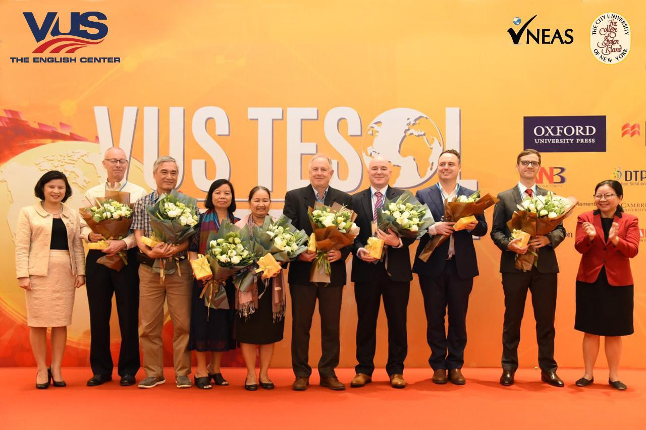 VUS TESOL là một trong những hội nghị uy tín và lâu đời với 17 kỳ tổ chức, quy tụ hơn 31 nghìn người tham dự, cùng hơn 300 chuyên gia đầu ngành giáo dục Anh ngữ (ELT) trên thế giới.