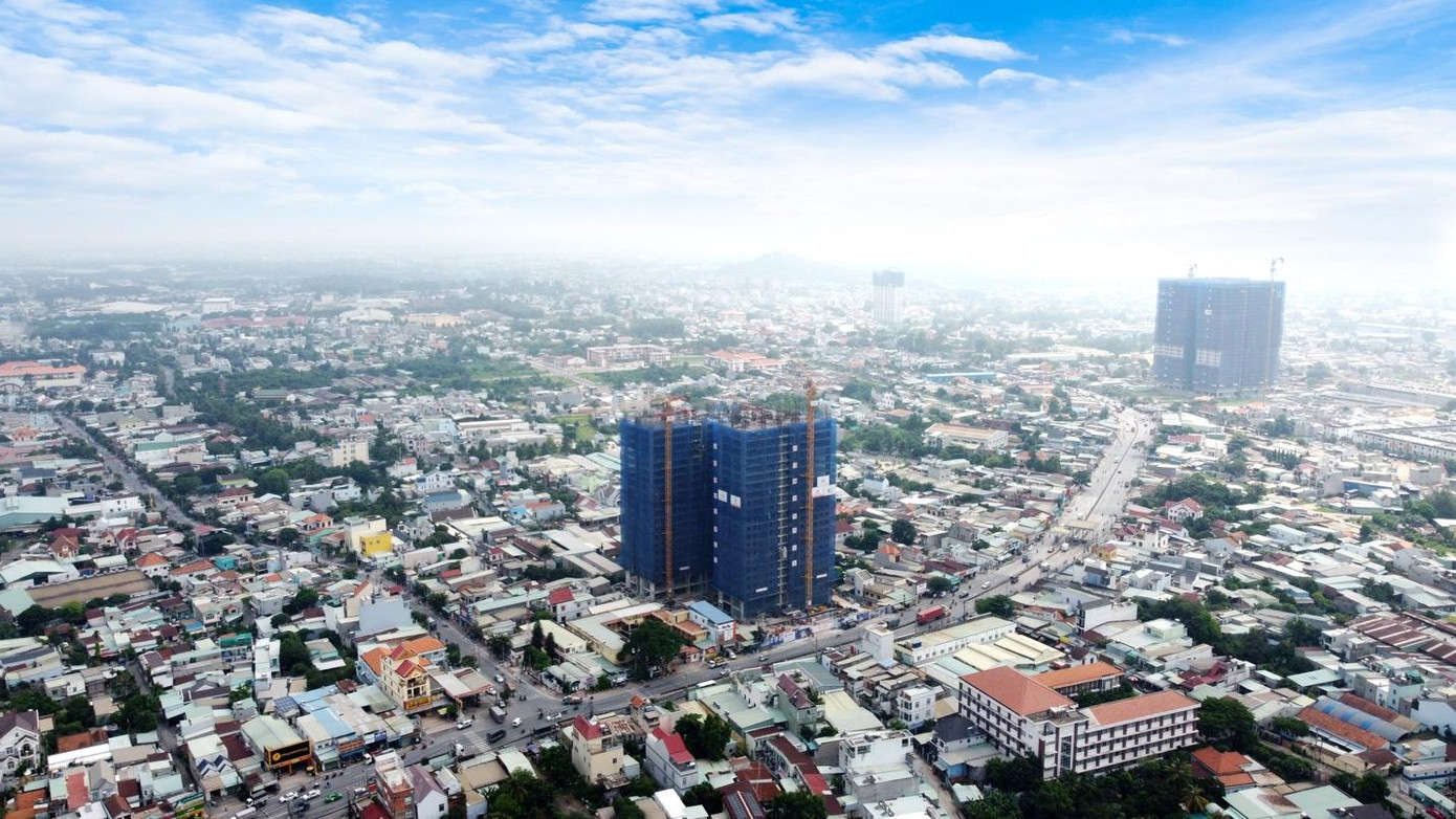 Từ 6 -7 triệu đồng/m2 năm 2007 đến nay giá căn hộ Dĩ An đã hơn 40 triệu đồng/m2. Diamond Connect, căn hộ hiếm hoi tại mặt tiền quốc lộ 1K có mức giá 36 triệu đồng/m2 Từ 6 -7 triệu đồng/m2 năm 2007 đến nay giá căn hộ Dĩ An đã hơn 40 triệu đồng/m2. Diamond Connect, căn hộ hiếm hoi tại mặt tiền quốc lộ 1K có mức giá 36 triệu đồng/m2