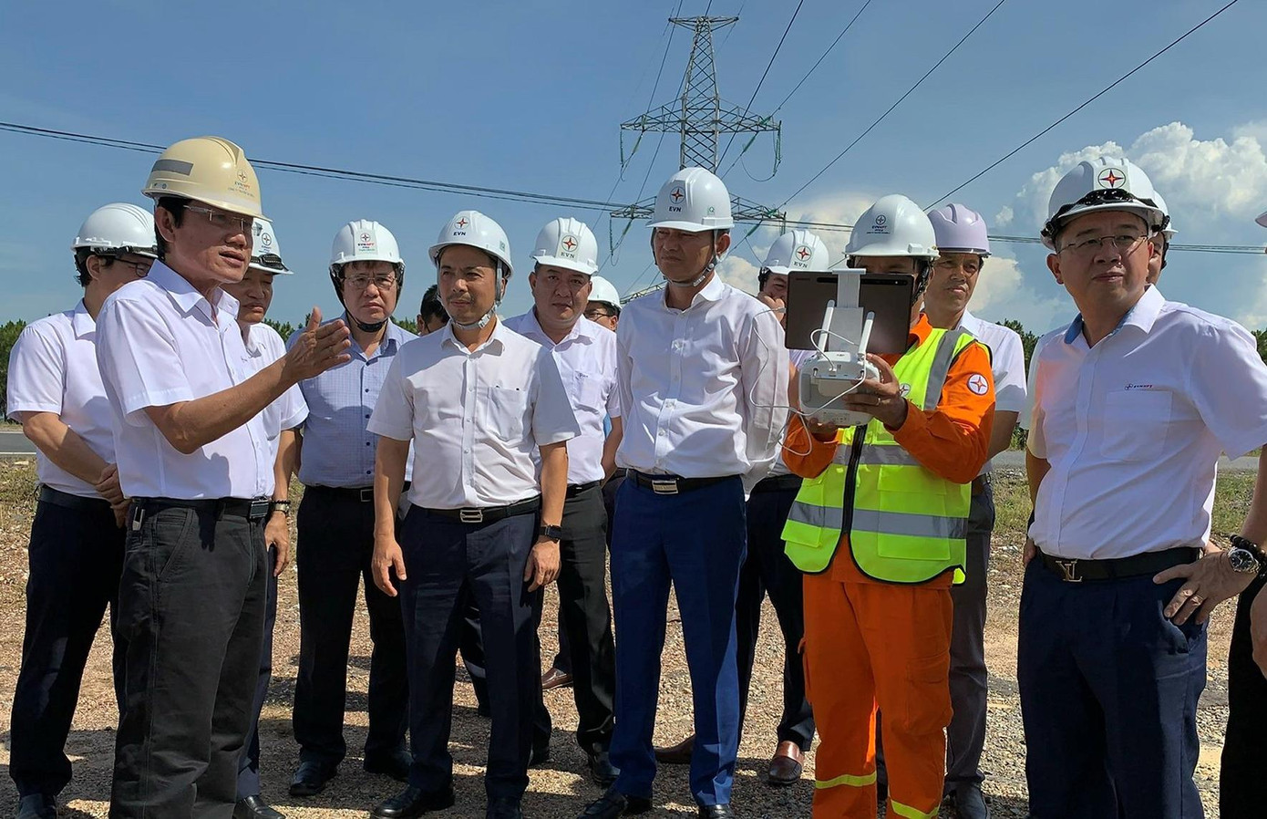 Ông Trần Thanh Phong – Giám đốc PTC2 đã báo cáo quá trình ứng dụng chuyển đổi số của PTC2