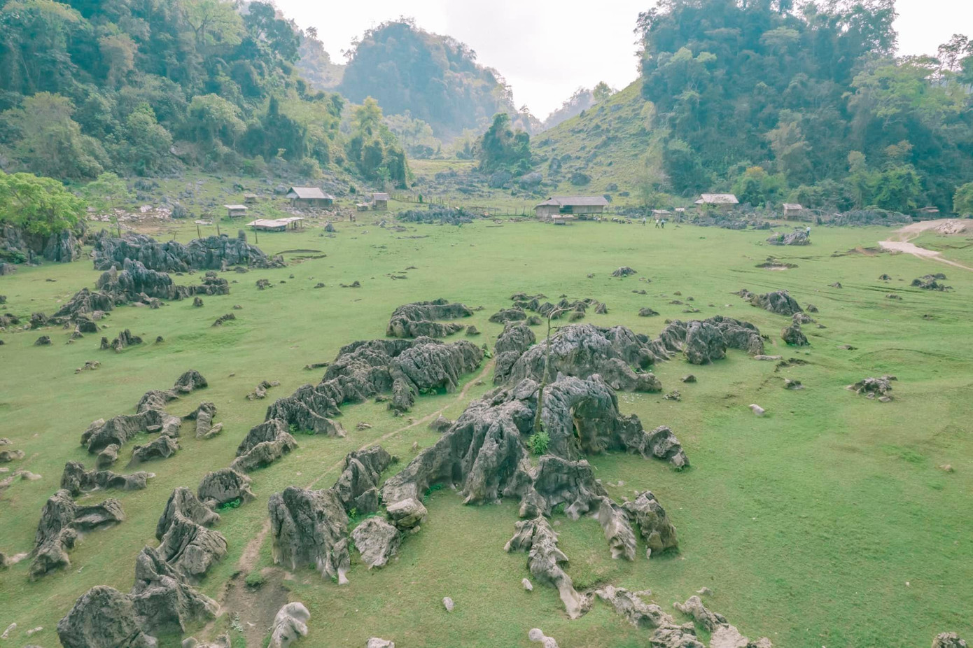 Hang Táu - Làng Nguyên Thủy có một không hai ở Việt Nam