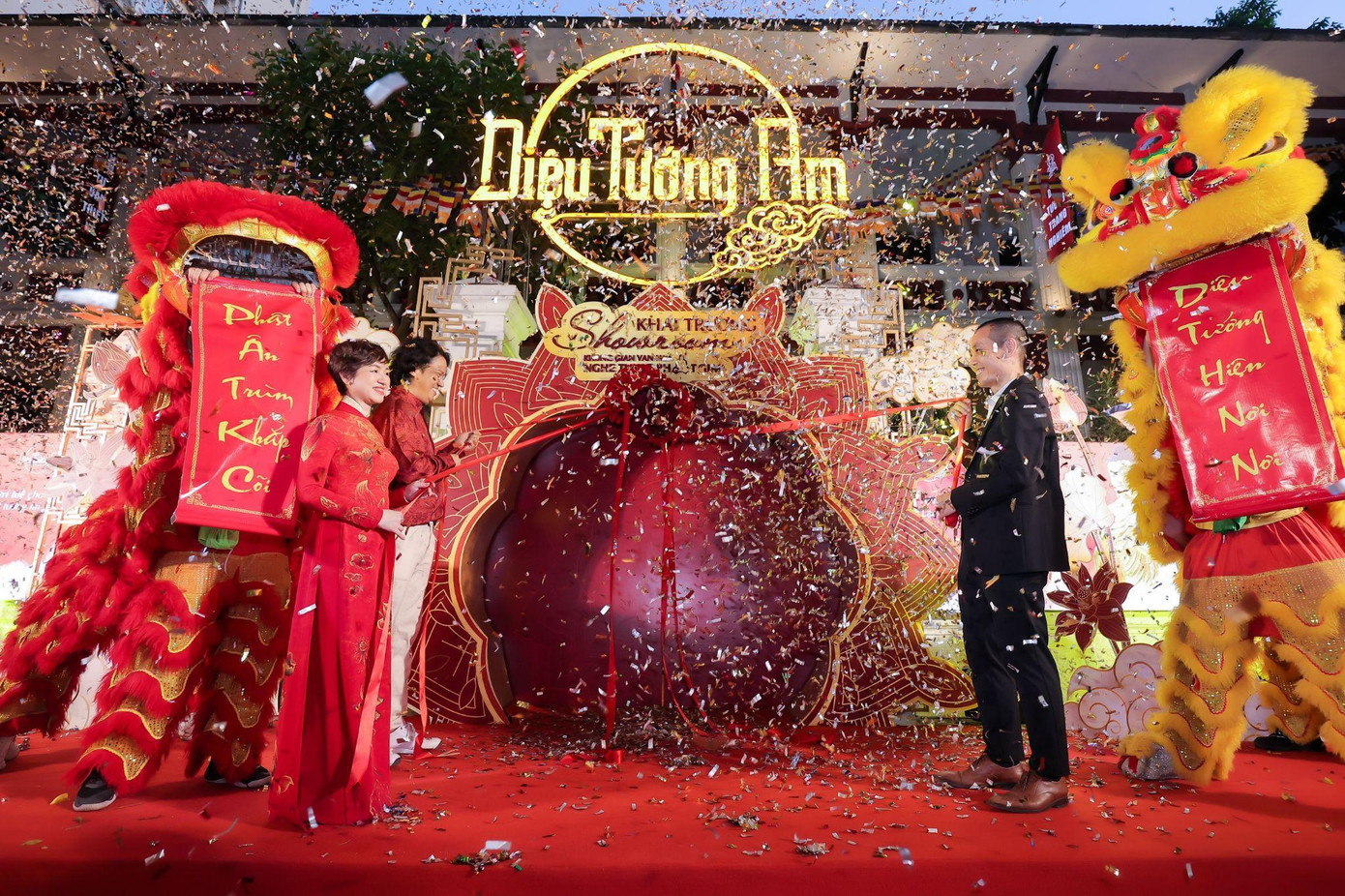 Khoảnh khắc nghi lễ kéo quả châu Cát Tường, chính thức khai trương không gian Diệu Tướng Am Hà Nội