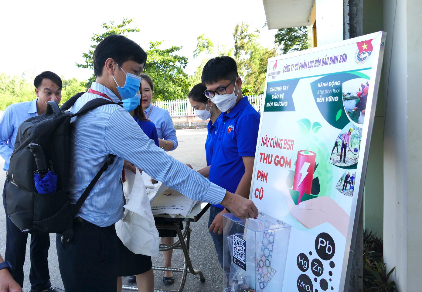 NLĐ BSR hưởng ứng chương trình “Hãy cùng BSR thu gom pin cũ”