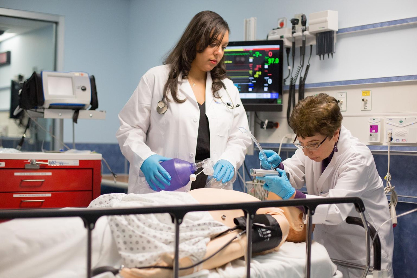 Sinh viên SGU thực hành các môn lâm sàng tại phòng lab. Ảnh: SGU Sinh viên SGU thực hành các môn lâm sàng tại phòng lab. Ảnh: SGU