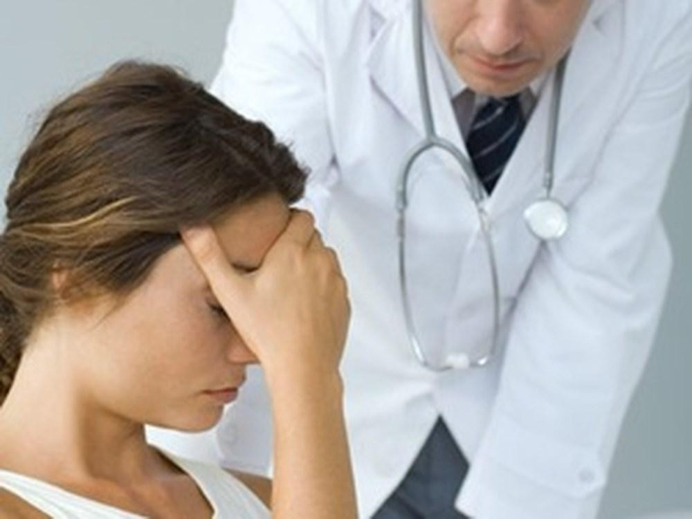 Mọi người không nên chủ quan với những cơn đau đầu ngày nắng nóng. Ảnh minh họa Mọi người không nên chủ quan với những cơn đau đầu ngày nắng nóng. Ảnh minh họa