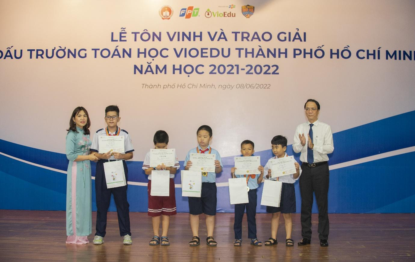 Các em học sinh TP. Thủ Đức giành giải Vàng, Đấu trường Toán học VioEdu TP. Hồ Chí Minh năm học 2021 - 2022