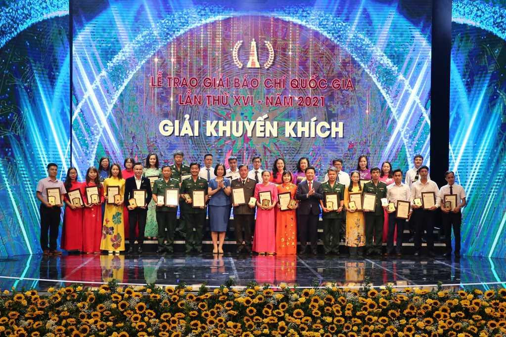 Tác phẩm “Xây dựng chính quyền kiến tạo - Quyết tâm từ một nghị quyết” của nhóm tác giả Ngô Thu Hiền (Thu Hiền) và Nguyễn Thị Vân Anh (Vân Anh) - Trung tâm Truyền thông tỉnh đoạt giải khuyến khích.