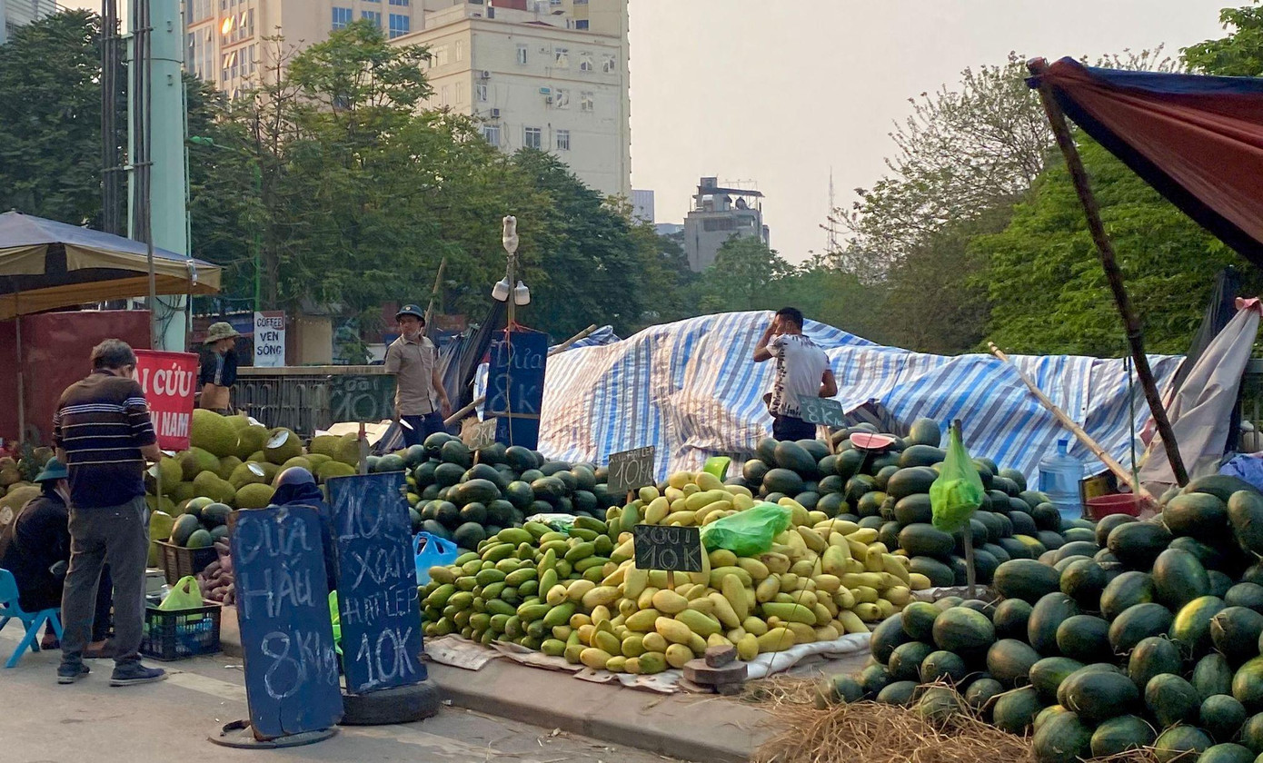 Trái cây vào mùa thu hoạch nhiều lần chịu cảnh chờ “giải cứu” Trái cây vào mùa thu hoạch nhiều lần chịu cảnh chờ “giải cứu”
