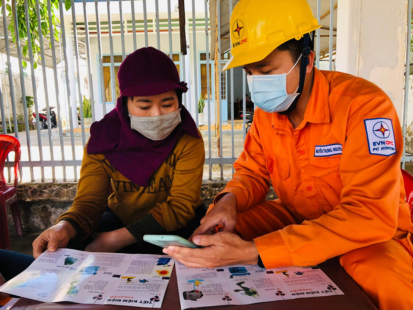 Các Công ty Điện lực đẩy mạnh tuyên truyền tiết kiệm điện đến khách hàng; hướng dẫn khách hàng cài đặt app CSKH EVNCPC