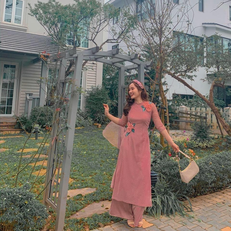 Cô gái thế hệ GenZ xinh xắn, đa tài và không ngừng bồi đắp giá trị bản thân Cô gái thế hệ GenZ xinh xắn, đa tài và không ngừng bồi đắp giá trị bản thân